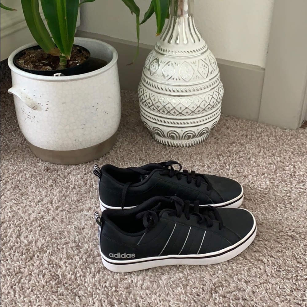 Black Adidas Tennis Shoes